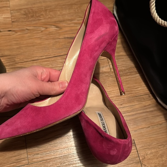 Manolo Blahnik Suede Pumps - Picture 9 of 10